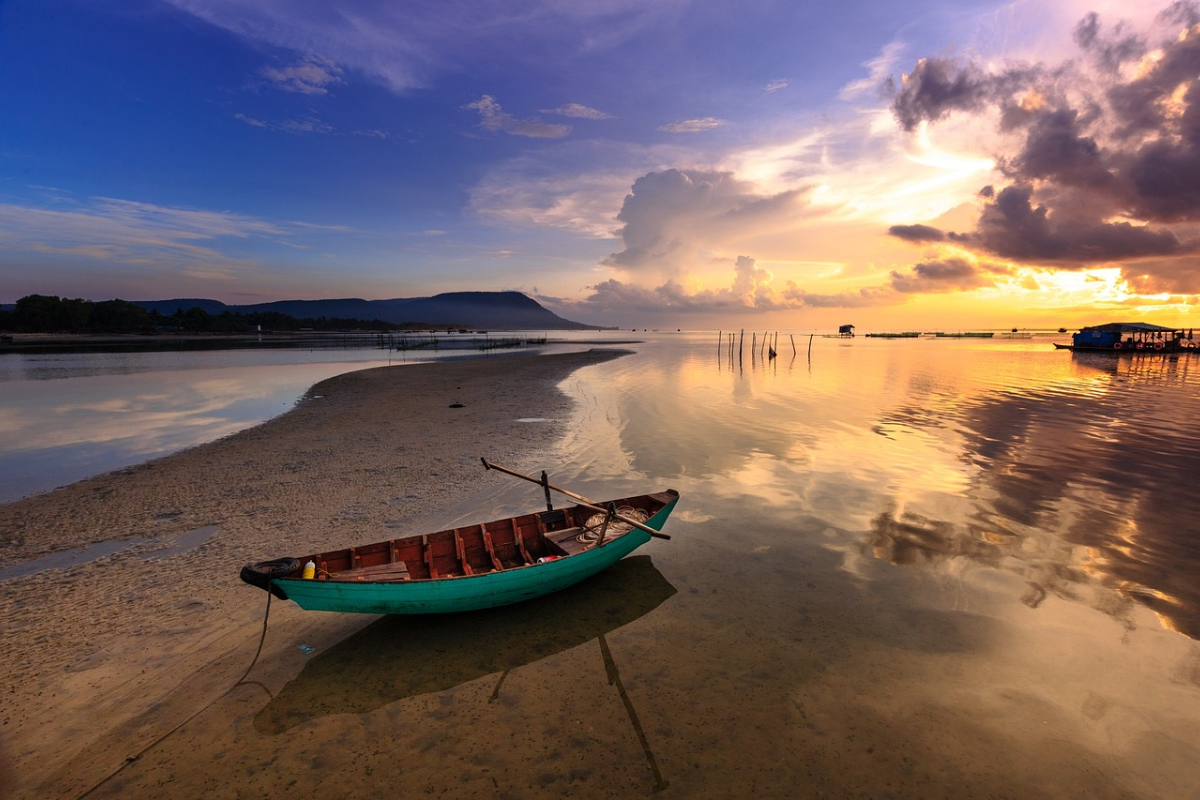 Scenic view of Vietnam's diverse landscapes showcasing its tropical climate